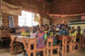 RWANDA-KIGALI-CHILDREN-GIFTS