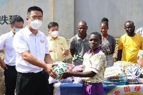 GHANA-ACCRA-STUDENTS-CHINESE COMPANIES-DONATION