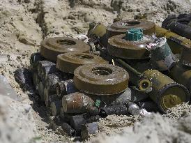 Bomb disposal work in Ukraine