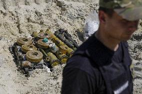 Bomb disposal work in Ukraine