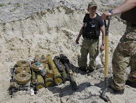 Bomb disposal work in Ukraine