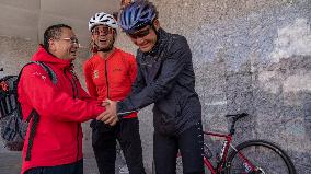 (SP)CHINA-TIBET-AMATEUR CYCLISTS-EPIC RIDE (CN)