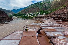 CHINA-TIBET-QAMDO-MANGKAM-SALT PAN (CN)