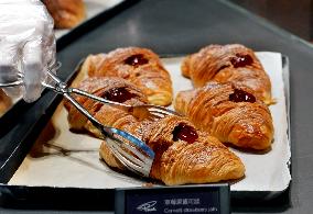 CHINA-SHANGHAI-STARBUCKS RESERVE ROASTERY-REOPEN (CN)