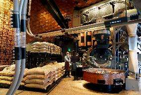 CHINA-SHANGHAI-STARBUCKS RESERVE ROASTERY-REOPEN (CN)