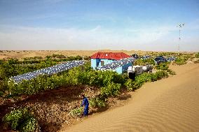 Xinhua Headlines: Zero-carbon road traverses China's largest desert