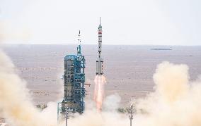 (EyesonSci) CHINA-SHENZHOU-14-LAUNCH (CN)