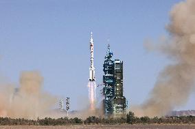 (EyesonSci) CHINA-SHENZHOU-14-LAUNCH (CN)