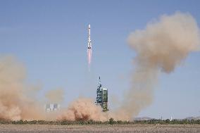 (EyesonSci) CHINA-SHENZHOU-14-LAUNCH (CN)