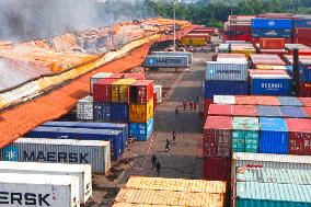 (SPOT NEWS)BANGLADESH-CHATTOGRAM-CONTAINER-DEPOT-FIRE