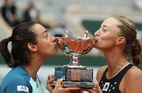 (SP)FRANCE-PARIS-TENNIS-ROLAND GARROS-FRENCH OPEN-WOMEN'S DOUBLES FINAL