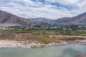 (InTibet)CHINA-TIBET-YARLUNG ZANGBO RIVER-MIDDLE REACHES-AFFORESTATION (CN)