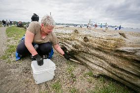 CANADA-VANCOUVER-WORLD OCEANS DAY-SHORELINE CLEANUP