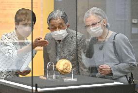 Ex-emperor Akihito visits exhibition on Okinawa