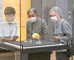 Ex-emperor Akihito visits exhibition on Okinawa