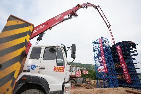 CHINA-SHAANXI-XI'AN-SHIYAN HIGH-SPEED RAILWAY-BRIDGE-CONSTRUCTION (CN)