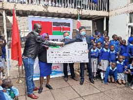 KENYA-NAIROBI-SLUM SCHOOL-CHINESE BUSINESS COMMUNITY-DONATION