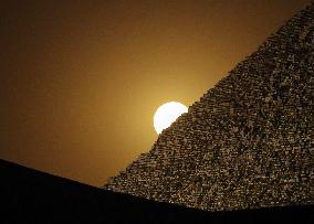 EGYPT-GIZA-SUPERMOON