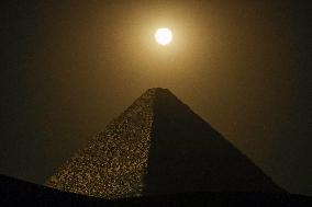 EGYPT-GIZA-SUPERMOON