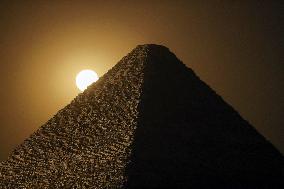 EGYPT-GIZA-SUPERMOON