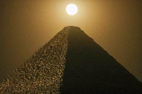 EGYPT-GIZA-SUPERMOON