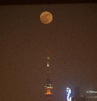 KUWAIT-KUWAIT CITY-FULL MOON