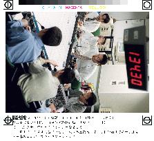 Yen plunges in Tokyo