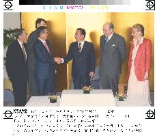 Hashimoto meets Peruvian, Uruguayan presidents