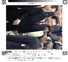 Kim Dae Jung arrive at Tokyo's Haneda airport