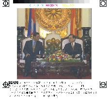 Hun Sen holds talks with Vietnamese premier in Hanoi