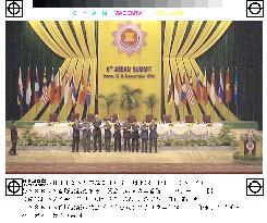 ASEAN leaders hand in hand