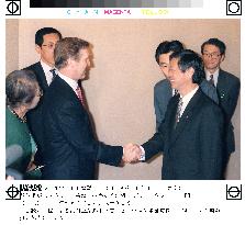 Cohen, Komura hold talks in Tokyo