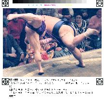 Chiyotaikai beats Waka for New Year sumo crown