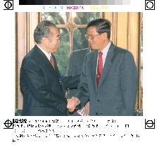 Obuchi meets Hun Sen