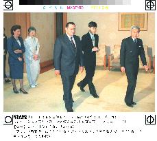 Emperor Akihito meets Egyptian President Mubarak