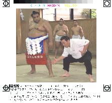 Musashimaru practices ritual