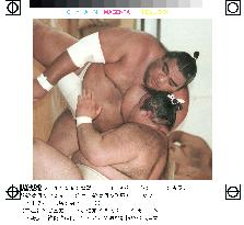 New yokozuna Musashimaru to seek 3rd victory in a row