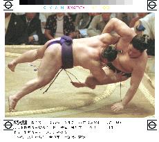 Kotonishiki topples Takanohana in Nagoya sumo