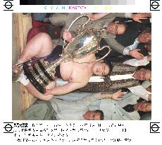 Dejima holds trophy for Nagoya sumo triumph