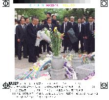 Obuchi becomes 1st premier to honor Korean A-bomb victims