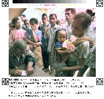 Refugees receiving food, medical supplies in E. Timor