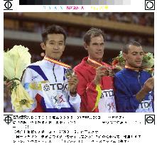 Marathon winners show medals