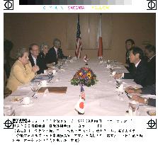 Komura meets with Albright
