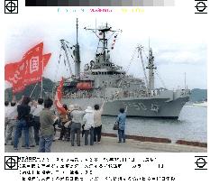 U.S. warship visits Nagasaki, stirs antinuke protests