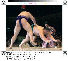 Wakanohana spanks upstart Miyabiyama at autumn sumo