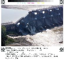 Dam damaged by quake