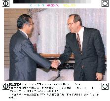 Perry meets with Obuchi