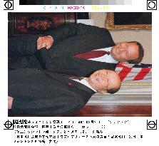 Miyazawa, Summers shake hands before talks