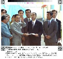 Obuchi inspects nuclear fuel factory