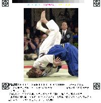 Japan's Maeda claims 1st world judo gold